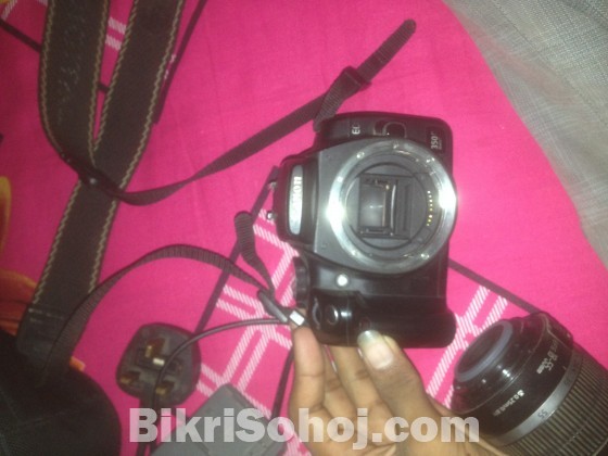 Canon 350d dslr with 18-55 zoom lens